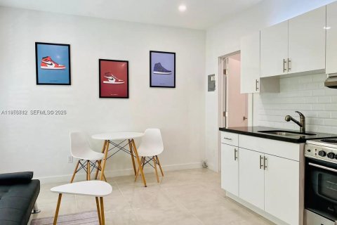 Apartamento en alquiler en Miami Beach, Florida, 1 dormitorio № 2010645 - foto 2