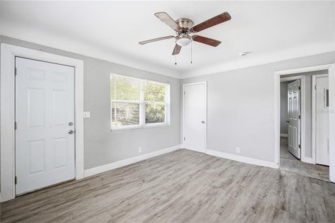 House in Tampa, Florida 3 bedrooms, 80.27 sq.m. № 2201845 - photo 8