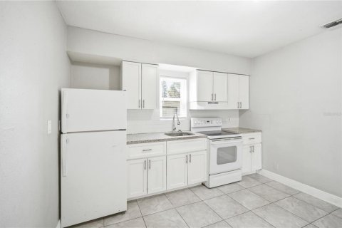 House in Tampa, Florida 3 bedrooms, 80.27 sq.m. № 2201845 - photo 6