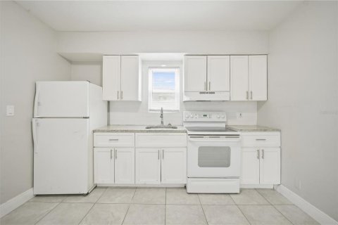 House in Tampa, Florida 3 bedrooms, 80.27 sq.m. № 2201845 - photo 4