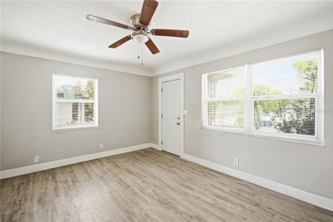 House in Tampa, Florida 3 bedrooms, 80.27 sq.m. № 2201845 - photo 9