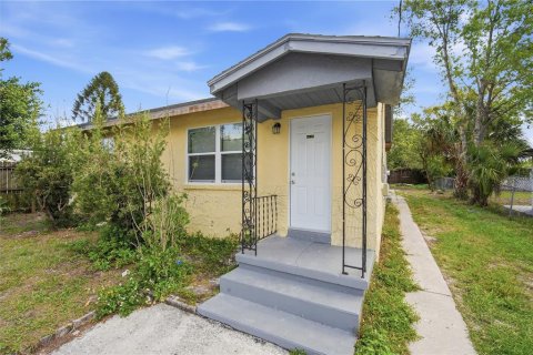 House in Tampa, Florida 3 bedrooms, 80.27 sq.m. № 2201845 - photo 3