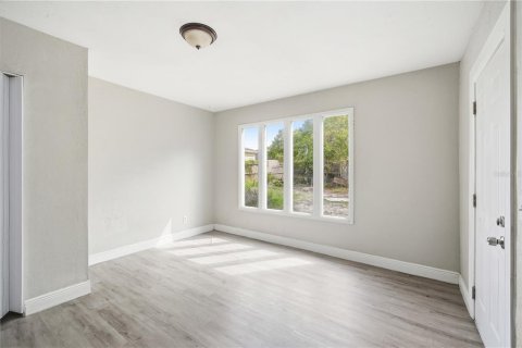 House in Tampa, Florida 3 bedrooms, 80.27 sq.m. № 2201845 - photo 11