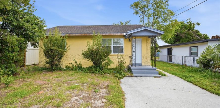 House in Tampa, Florida 3 bedrooms, 80.27 sq.m. № 2201845