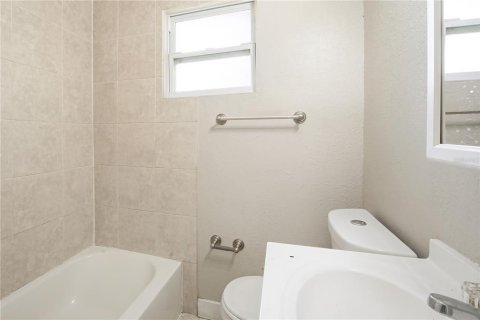 House in Tampa, Florida 3 bedrooms, 80.27 sq.m. № 2201845 - photo 14