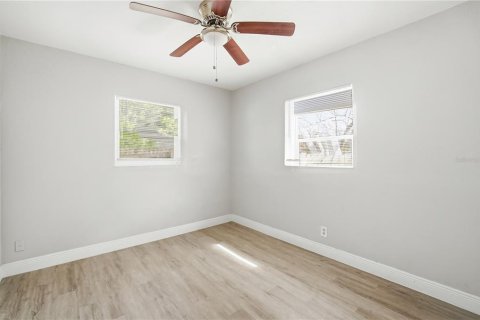 House in Tampa, Florida 3 bedrooms, 80.27 sq.m. № 2201845 - photo 10