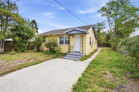 House in Tampa, Florida 3 bedrooms, 80.27 sq.m. № 2201845 - photo 2