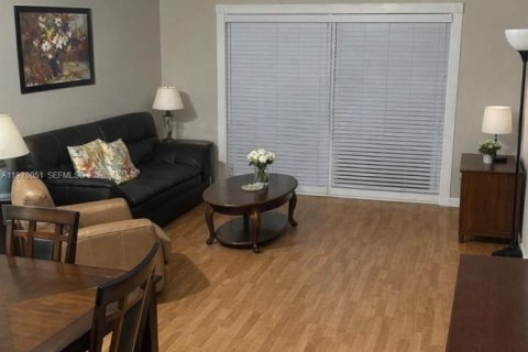 Condominio en venta en Miami, Florida, 1 dormitorio, 66.15 m2 № 2030869 - foto 2