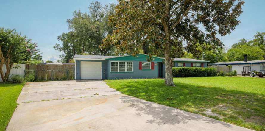 House in Jacksonville, Florida 3 bedrooms, 171.87 sq.m. № 769356