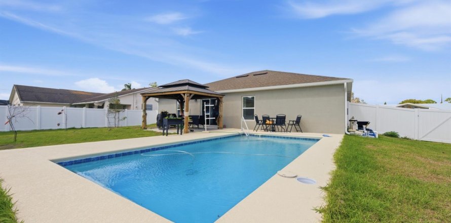 Casa en Port St. Lucie, Florida 3 dormitorios, 143.26 m2 № 2078154