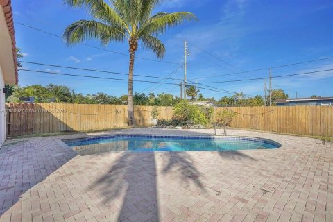 Casa en venta en Hollywood, Florida, 3 dormitorios, 144.74 m2 № 1938585 - foto 2