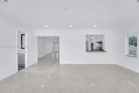 Casa en venta en Hollywood, Florida, 3 dormitorios, 144.74 m2 № 1938585 - foto 10