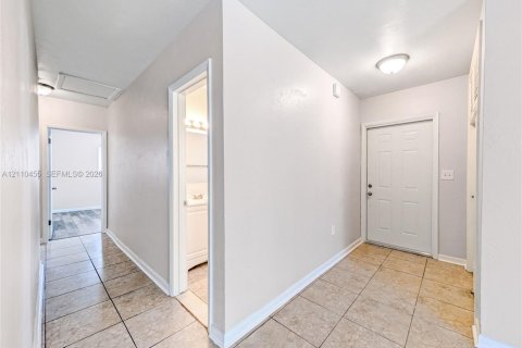 Villa ou maison à vendre à Miami, Floride: 3 chambres, 141.3 m2 № 2429748 - photo 3