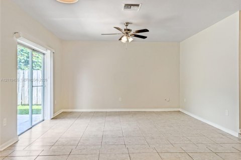 Villa ou maison à vendre à Miami, Floride: 3 chambres, 141.3 m2 № 2429748 - photo 8
