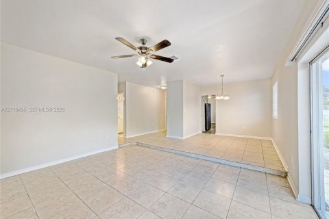 Villa ou maison à vendre à Miami, Floride: 3 chambres, 141.3 m2 № 2429748 - photo 6