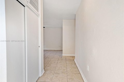 Villa ou maison à vendre à Miami, Floride: 3 chambres, 141.3 m2 № 2429748 - photo 4