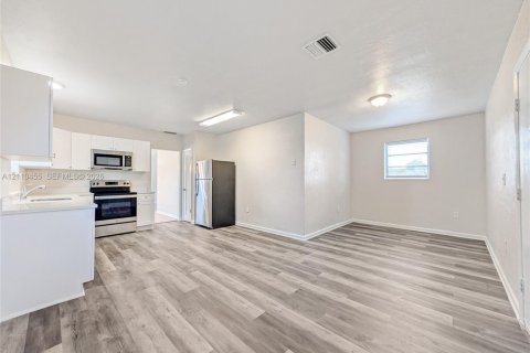 Villa ou maison à vendre à Miami, Floride: 3 chambres, 141.3 m2 № 2429748 - photo 12