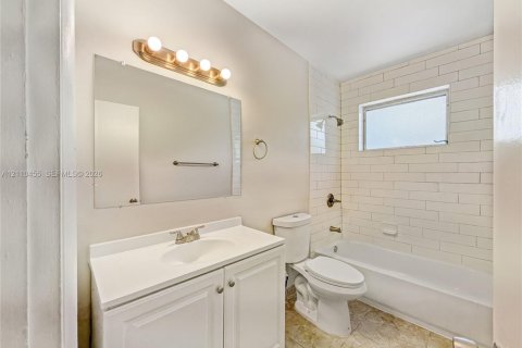 Villa ou maison à vendre à Miami, Floride: 3 chambres, 141.3 m2 № 2429748 - photo 21