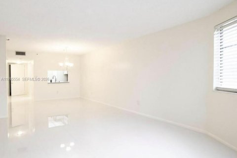 Купить кондоминиум в Майами, Флорида 1 спальня, 102.19м2, № 2058202 - фото 2