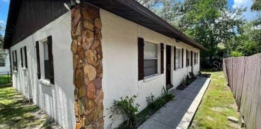 Propiedad comercial en Tampa, Florida 6 dormitorios, 159.33 m2 № 2399520