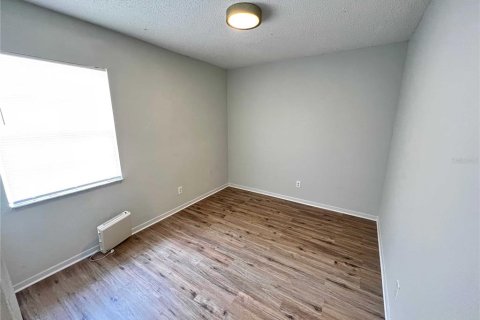 Propiedad comercial en venta en Tampa, Florida, 6 dormitorios, 159.33 m2 № 2399520 - foto 9