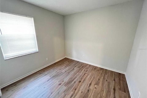 Propiedad comercial en venta en Tampa, Florida, 6 dormitorios, 159.33 m2 № 2399520 - foto 2