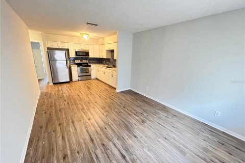 Propiedad comercial en venta en Tampa, Florida, 6 dormitorios, 159.33 m2 № 2399520 - foto 7