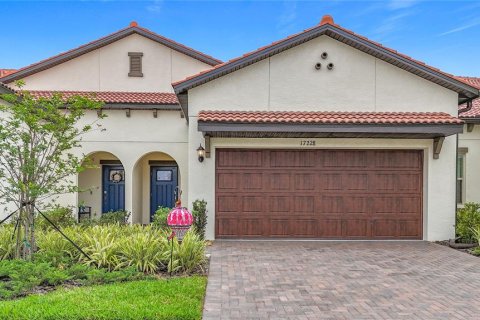 House in Wimauma, Florida 2 bedrooms, 161.37 sq.m. № 1630521 - photo 1