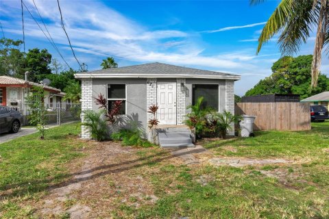 Casa en venta en Pompano Beach, Florida, 6 dormitorios, 96.15 m2 № 1969317 - foto 1