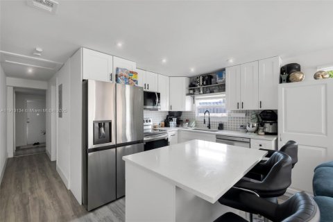 Casa en venta en Pompano Beach, Florida, 6 dormitorios, 96.15 m2 № 1969317 - foto 17