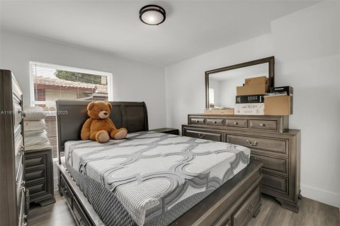 Casa en venta en Pompano Beach, Florida, 6 dormitorios, 96.15 m2 № 1969317 - foto 22