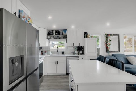 Casa en venta en Pompano Beach, Florida, 6 dormitorios, 96.15 m2 № 1969317 - foto 15