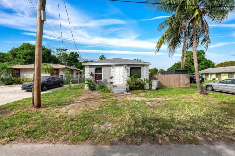 Casa en venta en Pompano Beach, Florida, 6 dormitorios, 96.15 m2 № 1969317 - foto 11