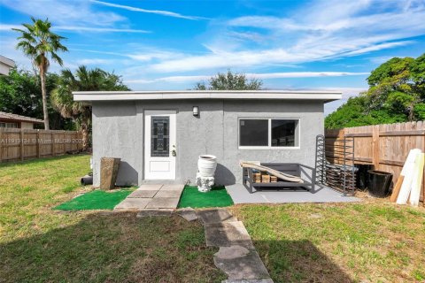 Casa en venta en Pompano Beach, Florida, 6 dormitorios, 96.15 m2 № 1969317 - foto 10