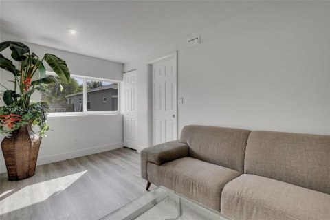 Casa en venta en Pompano Beach, Florida, 6 dormitorios, 96.15 m2 № 1969317 - foto 3