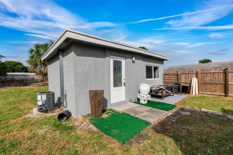 Casa en venta en Pompano Beach, Florida, 6 dormitorios, 96.15 m2 № 1969317 - foto 9