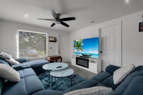 Casa en venta en Pompano Beach, Florida, 6 dormitorios, 96.15 m2 № 1969317 - foto 14