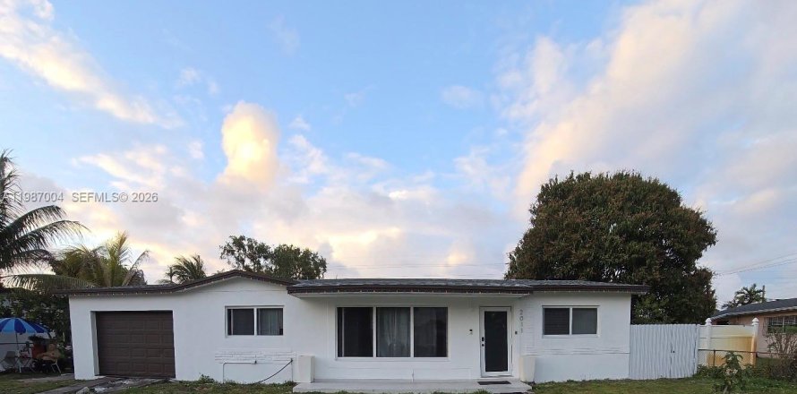 Casa en Miami Gardens, Florida 4 dormitorios, 146.32 m2 № 2057998