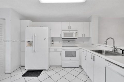 Купить кондоминиум в Тамарак, Флорида 4 комнаты, 100.33м2, № 1702311 - фото 4