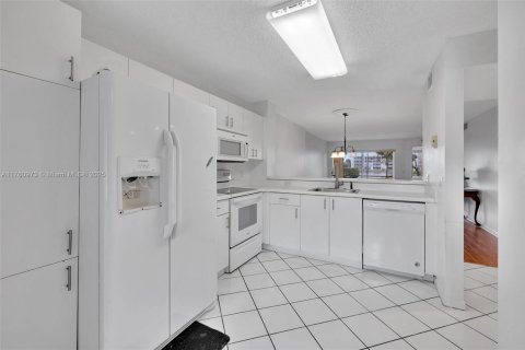 Купить кондоминиум в Тамарак, Флорида 4 комнаты, 100.33м2, № 1702311 - фото 5