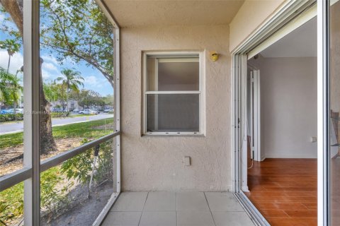 Купить кондоминиум в Тамарак, Флорида 4 комнаты, 100.33м2, № 1702311 - фото 15