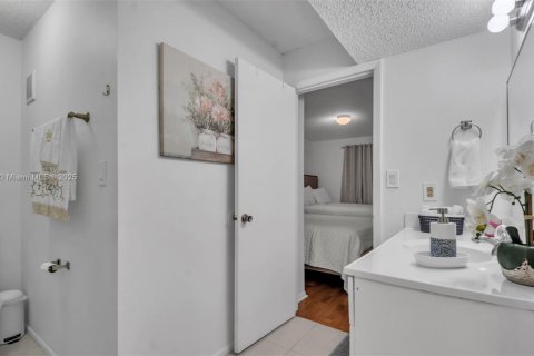Condominio en venta en Miami, Florida, 2 dormitorios, 97.83 m2 № 1707712 - foto 19