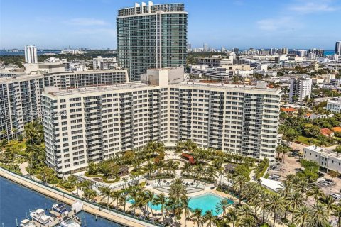 Кондоминиум с 2 спальнями в Майами-Бич, Флорида № 2010236