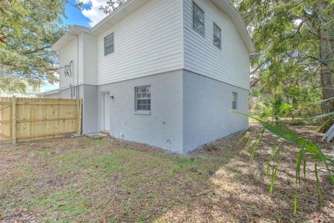 House in Tampa, Florida 5 bedrooms, 209.22 sq.m. № 1835592 - photo 28