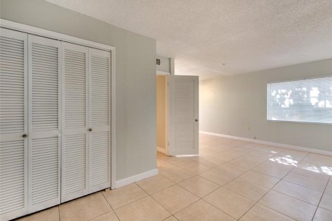 House in Tampa, Florida 5 bedrooms, 209.22 sq.m. № 1835592 - photo 12