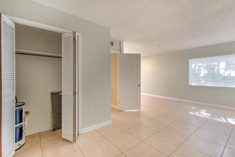 House in Tampa, Florida 5 bedrooms, 209.22 sq.m. № 1835592 - photo 13