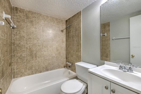 House in Tampa, Florida 5 bedrooms, 209.22 sq.m. № 1835592 - photo 10