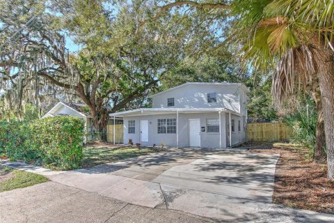 House in Tampa, Florida 5 bedrooms, 209.22 sq.m. № 1835592 - photo 1