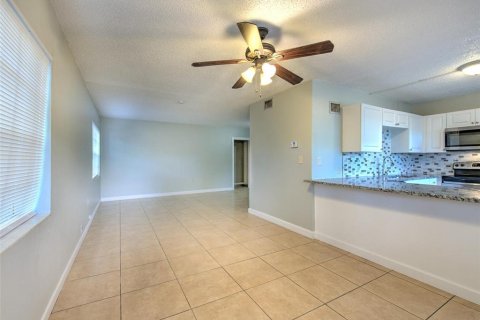 House in Tampa, Florida 5 bedrooms, 209.22 sq.m. № 1835592 - photo 9