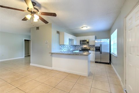 House in Tampa, Florida 5 bedrooms, 209.22 sq.m. № 1835592 - photo 8